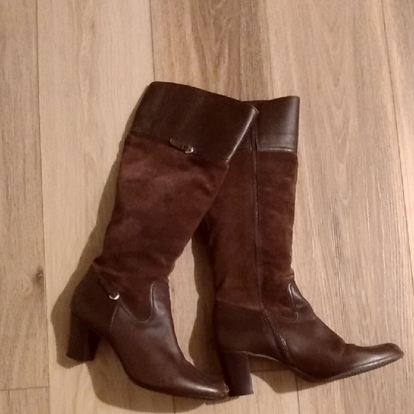 Elegant Brown Knee-High Women's Boots - Picture 1 of 13